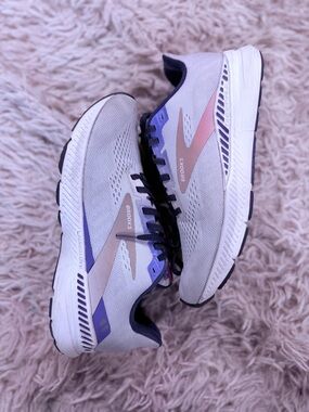 BROOK’S Women's Launch GTS 8